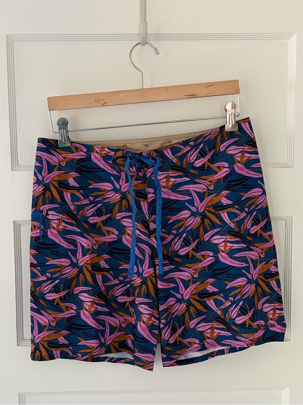 NWT Patagonia women’s board shorts 8” size 8